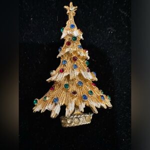 Hattie Carnegie Christmas tree pin.